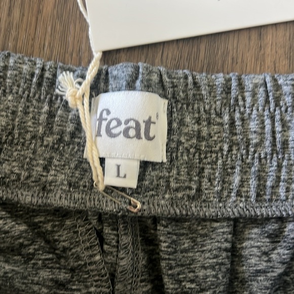 New Feat Mens Standard Crewneck Sweatshirt & Shorts Set Heather gray Size Large - Picture 13 of 13